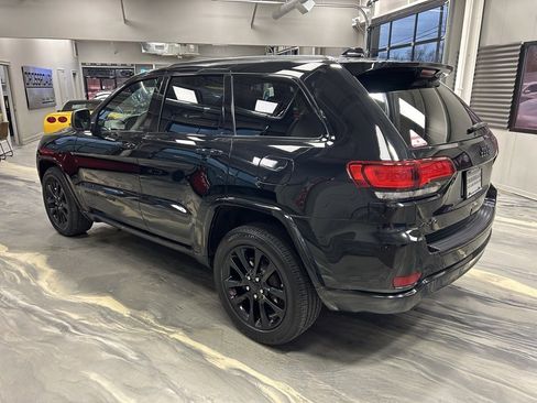 Used 2018 Jeep Grand Cherokee Altitude image 33