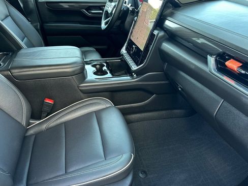 Used 2025 GMC Yukon XL Elevation AWD/4WD image 16