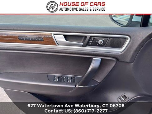 Used 2016 Volkswagen Touareg Sport image 52