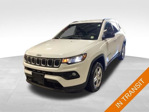 Used 2023 Jeep Compass Latitude w/ Convenience Group AWD/4WD image 1