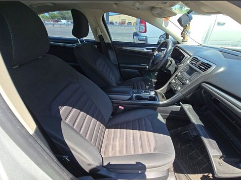 Used 2018 Ford Fusion SE FWD image 6