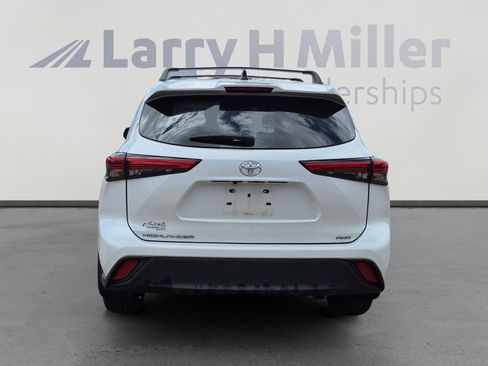 Used 2023 Toyota Highlander L image 4