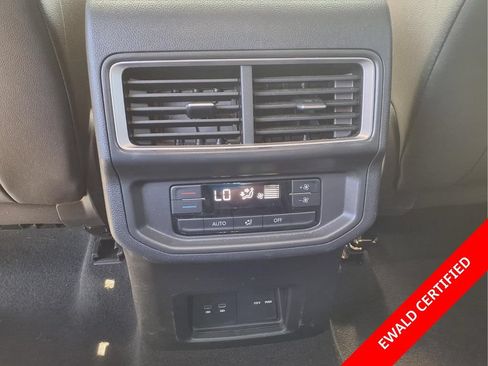 Used 2024 Volkswagen Atlas SE AWD/4WD image 25