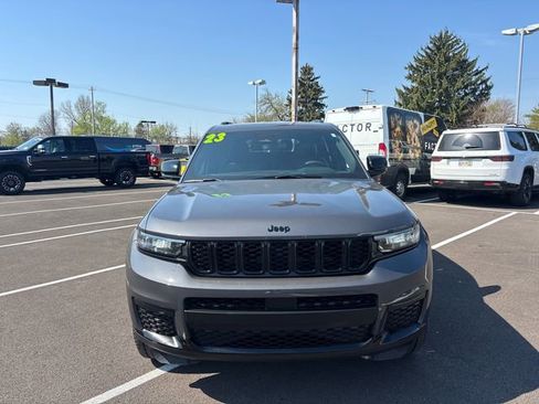 Used 2023 Jeep Grand Cherokee L Laredo image 5