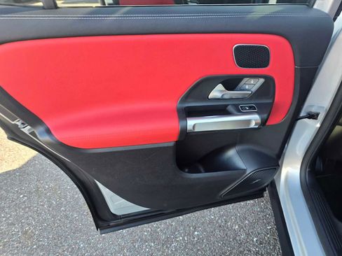 Used 2021 Mercedes-Benz GLB 250 4MATIC image 20