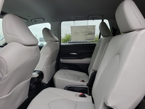 New 2026 Toyota Grand Highlander AWD Hybrid image 15