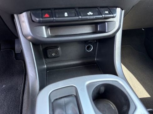 Used 2022 Chevrolet Colorado LT w/ LT Convenience Package AWD/4WD image 22