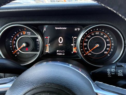 Used 2018 Jeep Wrangler Unlimited Sahara AWD/4WD image 25
