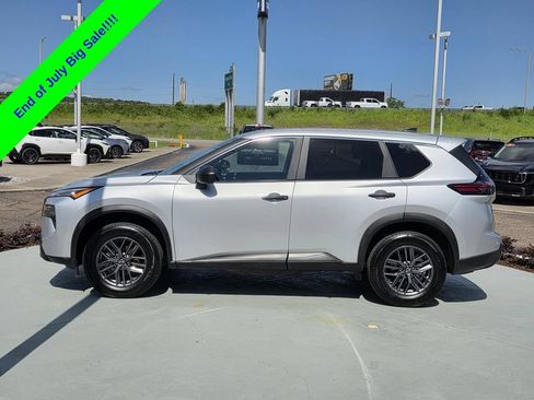 Used 2024 Nissan Rogue S FWD image 6