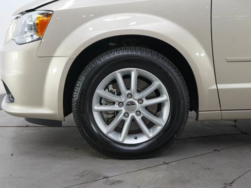 Used 2015 Dodge Grand Caravan SXT FWD image 32