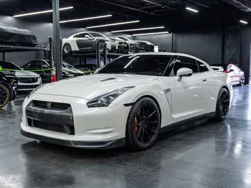 Used 2010 Nissan GT-R Premium AWD/4WD image 1