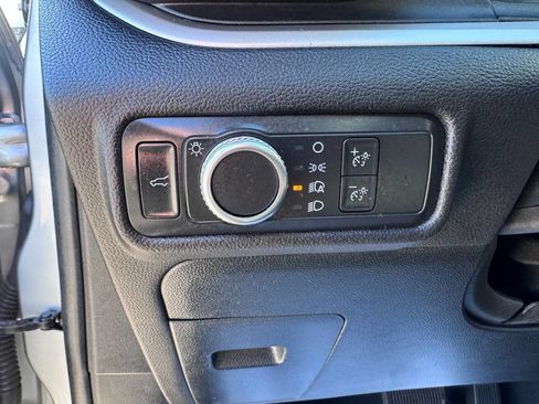 Used 2022 Ford Explorer XLT AWD/4WD image 11