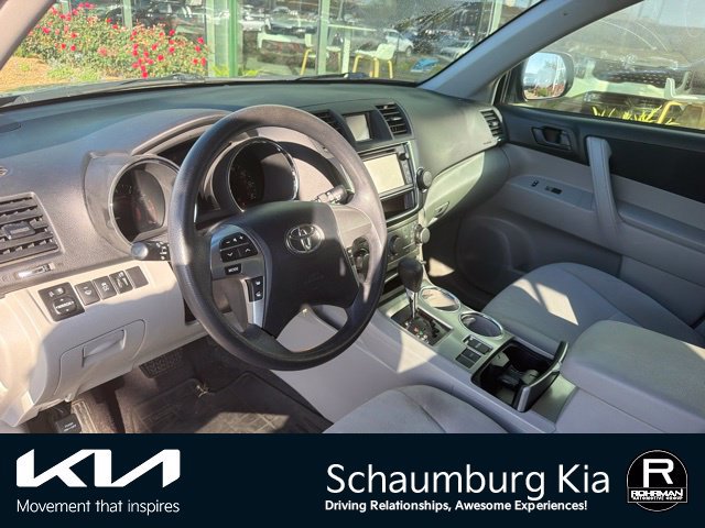 Used 2013 Toyota Highlander FWD w/ Cold Weather Pkg image 6