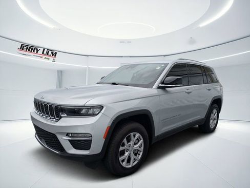 Used 2022 Jeep Grand Cherokee Limited AWD/4WD image 7