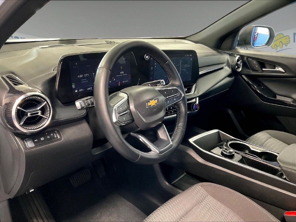 Used 2026 Chevrolet Equinox LT AWD/4WD image 8
