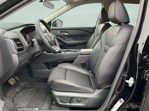 Used 2025 Nissan Rogue SV image 11