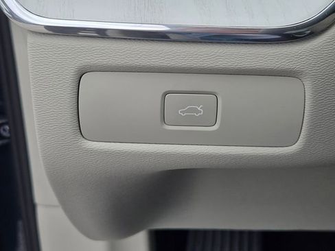 New 2026 Volvo XC60 B5 Ultra w/ Protection Package Premier image 25