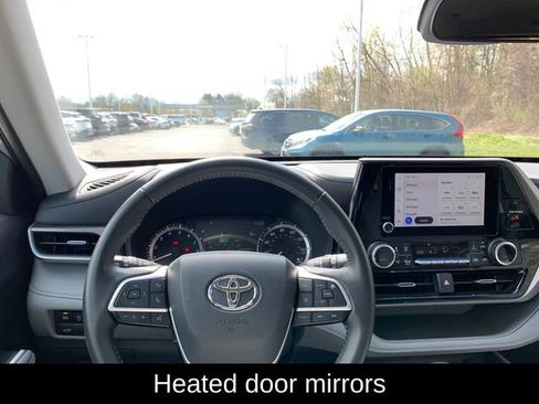 Used 2025 Toyota Highlander LE image 18