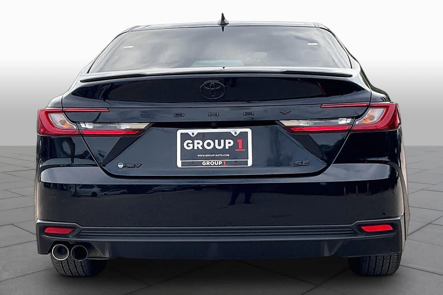 Used 2025 Toyota Camry SE w/ Convenience Package FWD image 5
