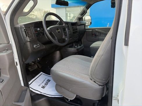 Used 2018 Chevrolet Express 2500 image 11