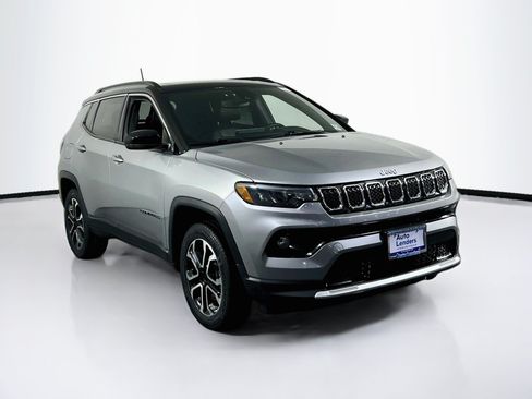 Used 2023 Jeep Compass Limited w/ Sun and Sound Group AWD/4WD image 3