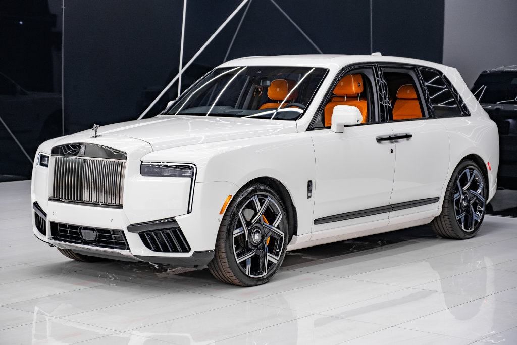 Used 2025 Rolls-Royce Cullinan Black Badge AWD/4WD image 2