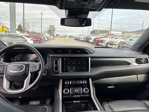 Used 2024 GMC Yukon XL Denali AWD/4WD image 14