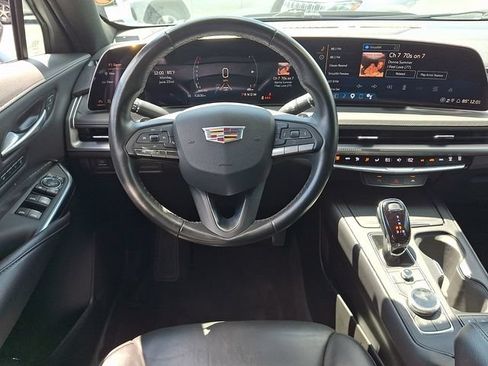 Used 2025 Cadillac XT4 Premium Luxury FWD image 11