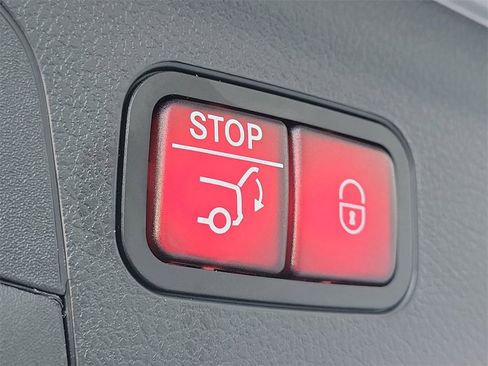 Used 2025 Mercedes-Benz GLE 450e 4MATIC image 12