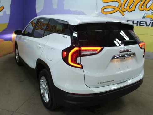 Used 2024 GMC Terrain SLE FWD image 5