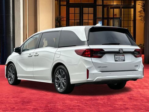 Used 2025 Honda Odyssey Touring image 4