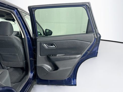 Used 2025 Nissan Rogue SV FWD image 30