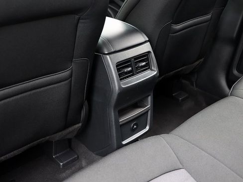 Used 2024 Ford Edge SE image 13