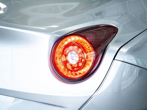 Used 2017 Ferrari California T image 33