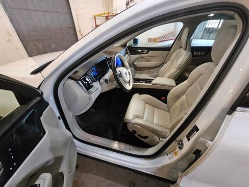 Certified 2023 Volvo XC60 B5 Ultimate AWD/4WD image 18