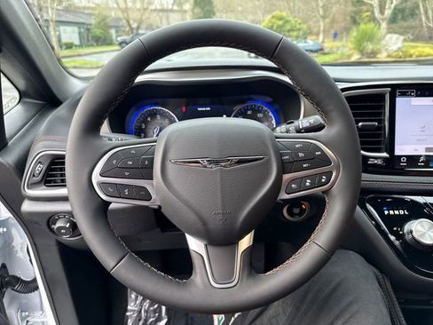 New 2026 Chrysler Pacifica Pinnacle image 18