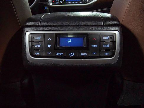 Used 2019 Toyota Highlander Limited Platinum image 19