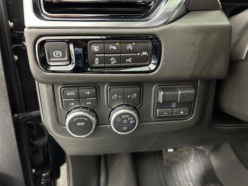 Used 2025 GMC Yukon XL Denali w/ Denali Reserve Package image 22