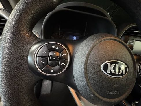 Used 2020 Kia Soul S FWD image 18