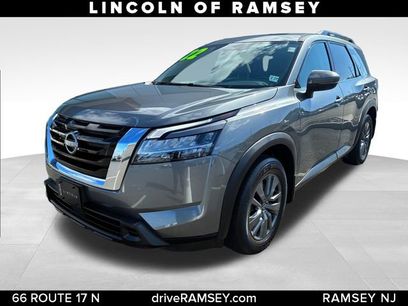 Used 2022 Nissan Pathfinder SV w/ SV Premium Package