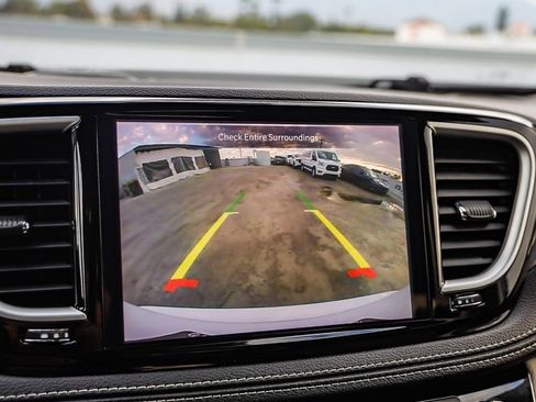 Certified 2024 Chrysler Pacifica Select image 25