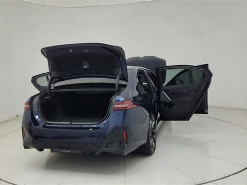 Used 2025 BMW i5 eDrive40i w/ M Sport Package image 72