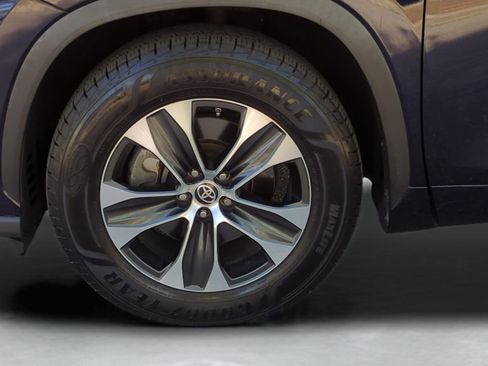 Used 2020 Toyota Highlander XLE FWD image 27