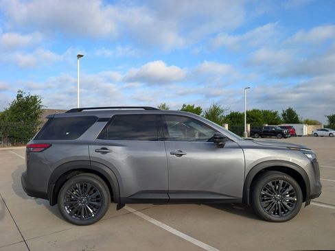 New 2026 Nissan Pathfinder SL FWD image 3