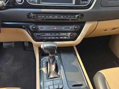 Used 2018 Kia Sedona SX Limited FWD image 8