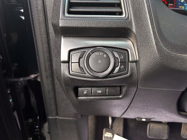 Used 2018 Ford Explorer XLT w/ XLT Appearance Package AWD/4WD image 19