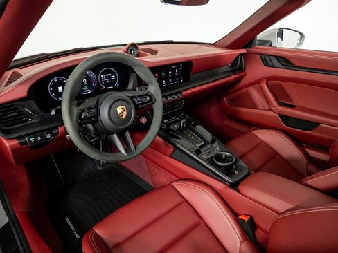 Certified 2025 Porsche 911 Targa 4 GTS AWD/4WD image 4