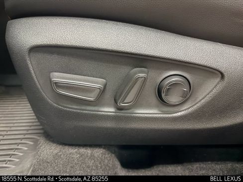 Used 2023 Toyota Highlander XSE FWD image 16