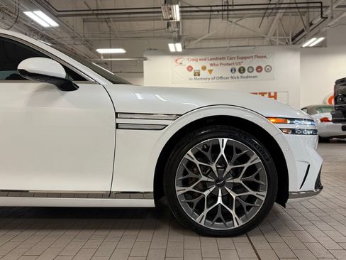 Used 2025 Genesis G90 3.5T image 12