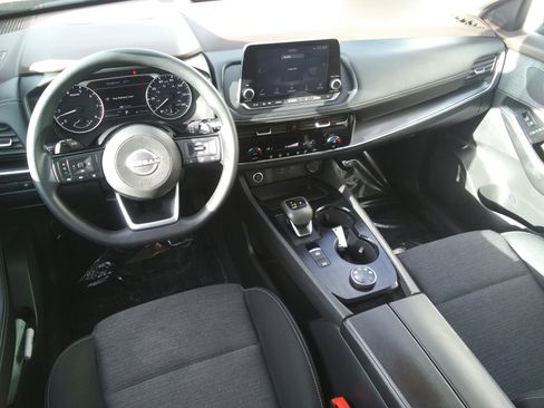 Used 2022 Nissan Rogue SV image 11